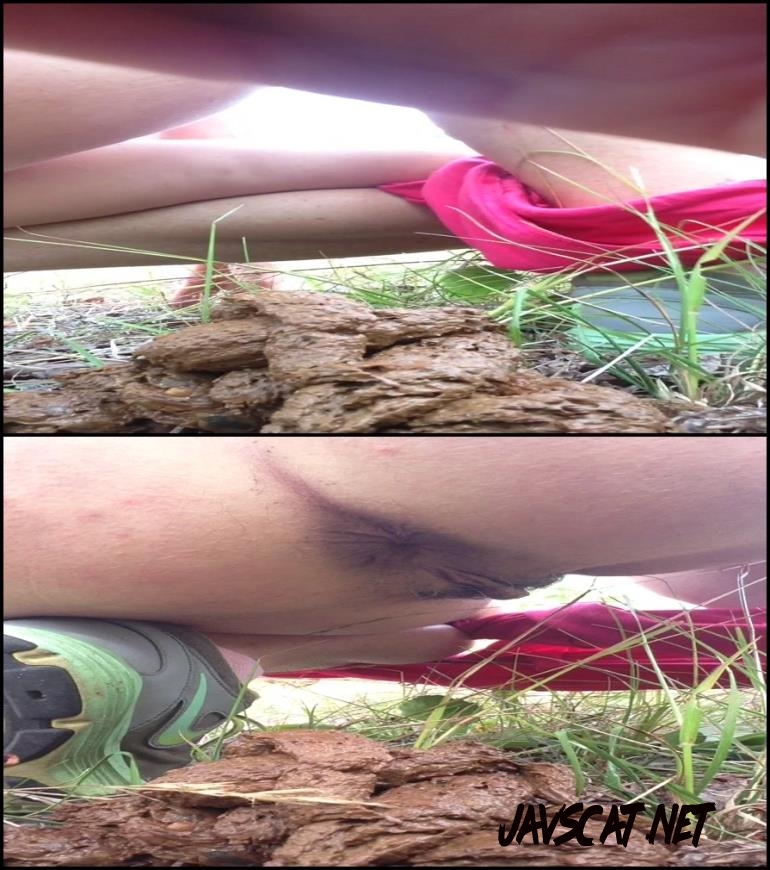 [Special #537] Closeup amateur pooping and peeing on outdoor (2018 | 268 MB | HD)